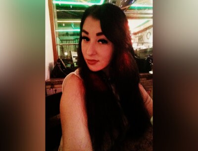 LisaOCyniaX naked stripping on cam for live sex video chat