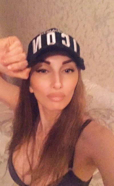 Liza_Cheise naked stripping on cam for live sex video chat