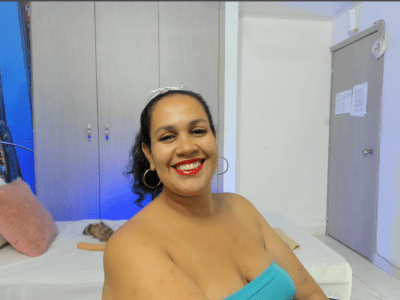 lucia_dagon naked stripping on cam for live sex video chat