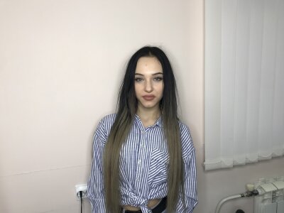 LulaHofyn naked stripping on cam for live sex video chat