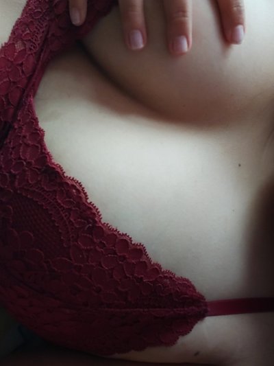 Lulu_Fantasy naked stripping on cam for live sex video chat