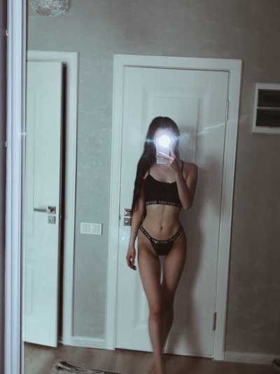 Mel_lissa naked stripping on cam for live sex video chat