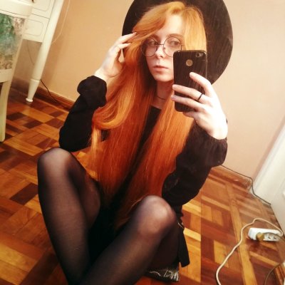 MelaniHewit naked stripping on cam for live sex video chat