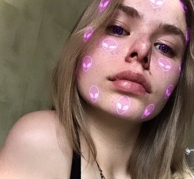 MelonyStar naked stripping on cam for live sex video chat