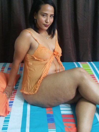 meryllin naked stripping on cam for live sex video chat