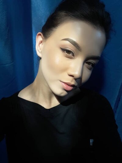 Mia_hetty naked stripping on cam for live sex video chat
