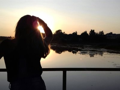 MiaDiaz naked stripping on cam for live sex video chat