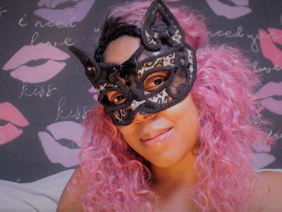 Michellecinnamon naked stripping on cam for live sex video chat