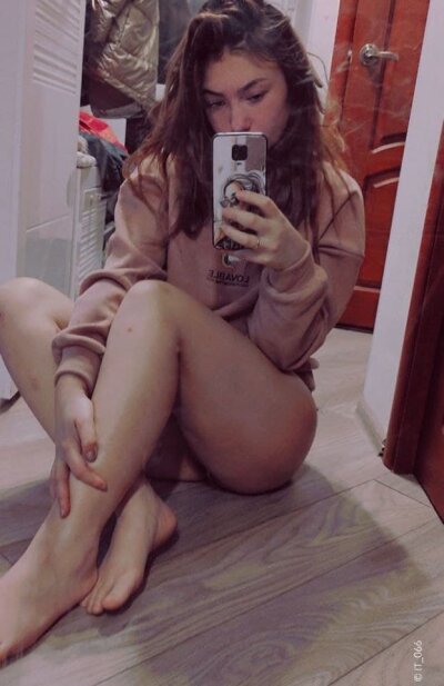 Miia_Niaa naked stripping on cam for live sex video chat