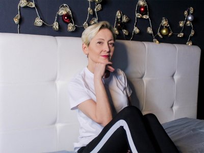MirandaLawson11 naked stripping on cam for live sex video chat