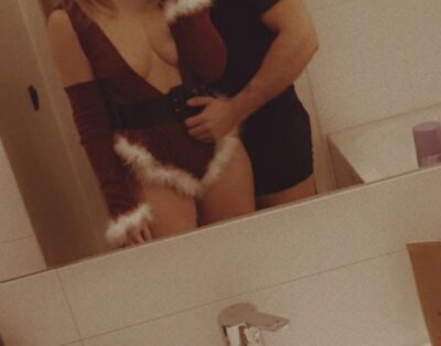 MissesKinky naked stripping on cam for live sex video chat