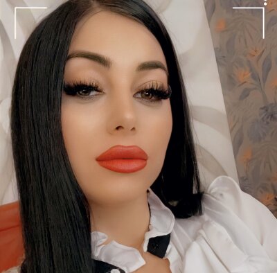 muslimaisha naked stripping on cam for live sex video chat