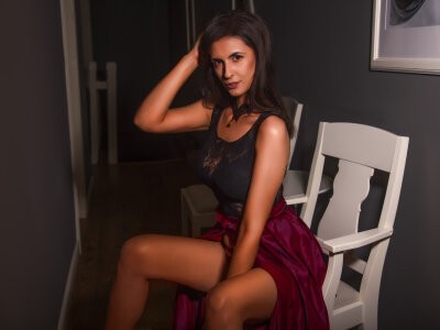 NicolleStark naked stripping on cam for live sex video chat