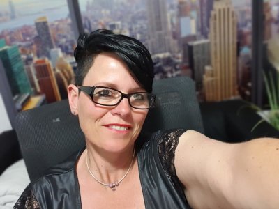 ninarandmann naked stripping on cam for live sex video chat