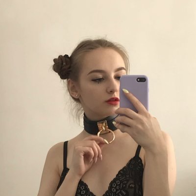 Polly_young naked stripping on cam for live sex video chat