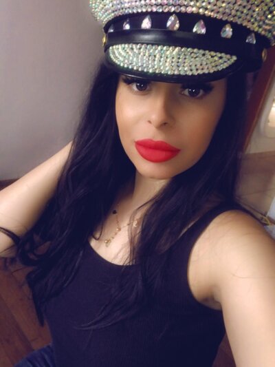 queen_malika naked stripping on cam for live sex video chat