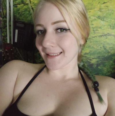 quinn_grey naked stripping on cam for live sex video chat