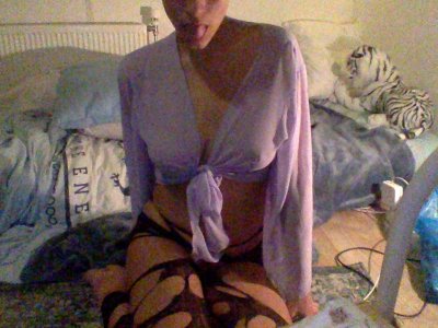 rosaliaaa20 naked stripping on cam for live sex video chat
