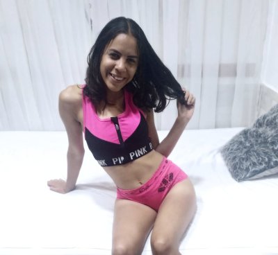 Saasha69 naked stripping on cam for live sex video chat