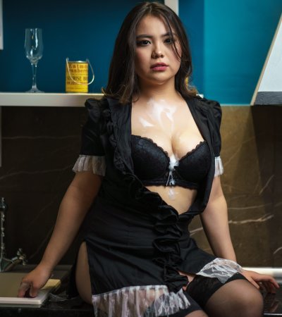 SaliUong naked stripping on cam for live sex video chat