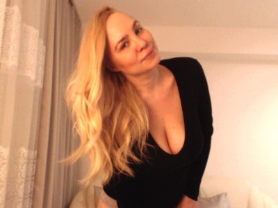 Sarah4you naked stripping on cam for live sex video chat