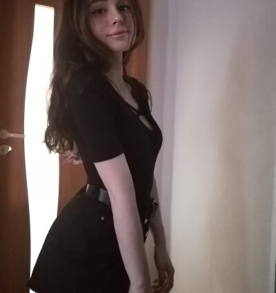 Scarlett_Chase naked stripping on cam for live sex video chat