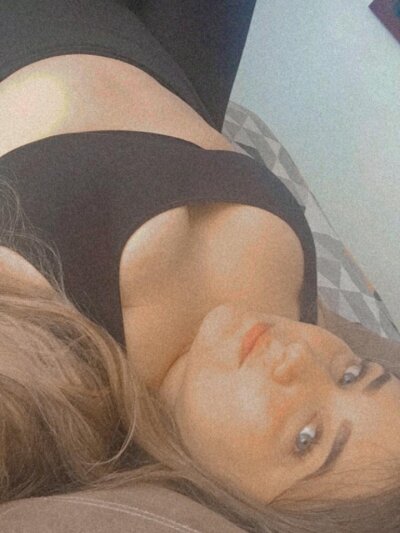 sexycristina_2 naked stripping on cam for live sex video chat
