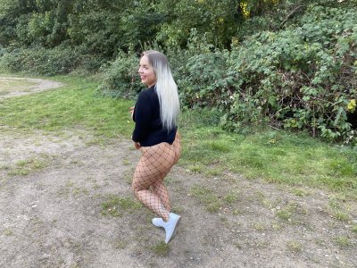 SexyMia92 naked stripping on cam for live sex video chat