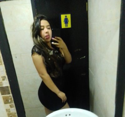 shandelldanyle naked stripping on cam for live sex video chat