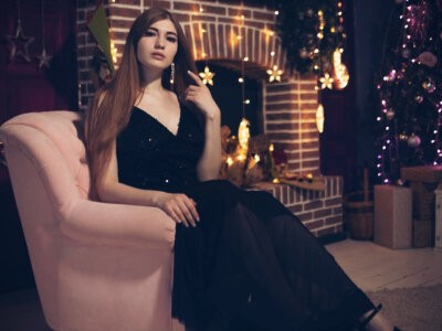 Snowdroppie naked stripping on cam for live sex video chat