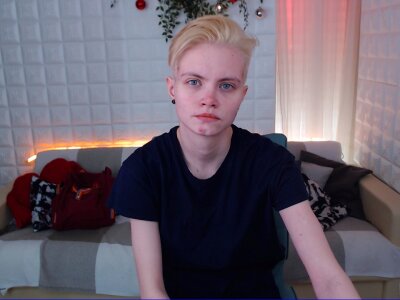 Sofa_Moon naked stripping on cam for live sex video chat