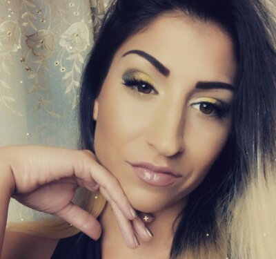 Sofia6969 naked stripping on cam for live sex video chat