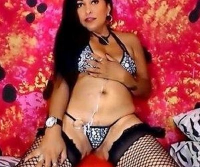 sofiahornyxx1 naked stripping on cam for live sex video chat