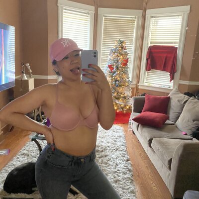 sweetestfantasyy naked stripping on cam for live sex video chat