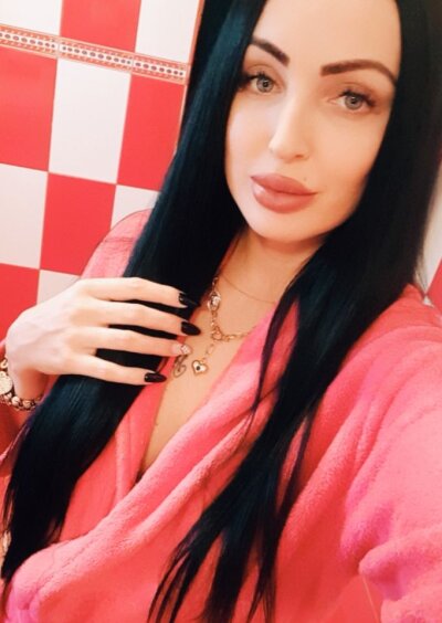 sweetizabela naked stripping on cam for live sex video chat