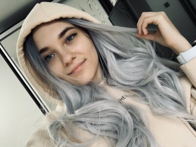 Sweety-Kate naked stripping on cam for live sex video chat