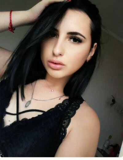 Sweety_Q naked stripping on cam for live sex video chat
