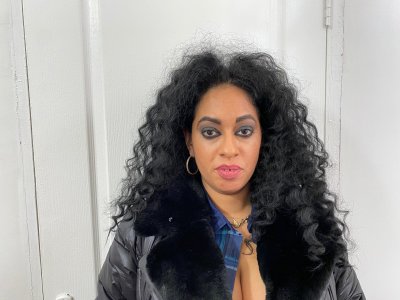 VanessaBoobsx1 naked stripping on cam for live sex video chat