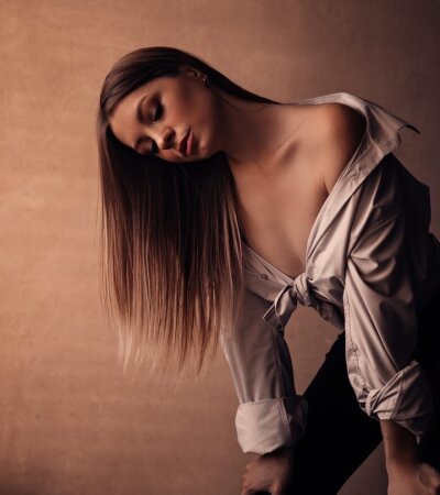 VeronicaLV naked stripping on cam for live sex video chat