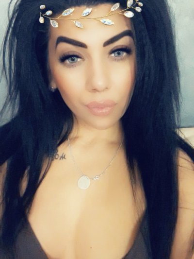 vittoria181 naked stripping on cam for live sex video chat