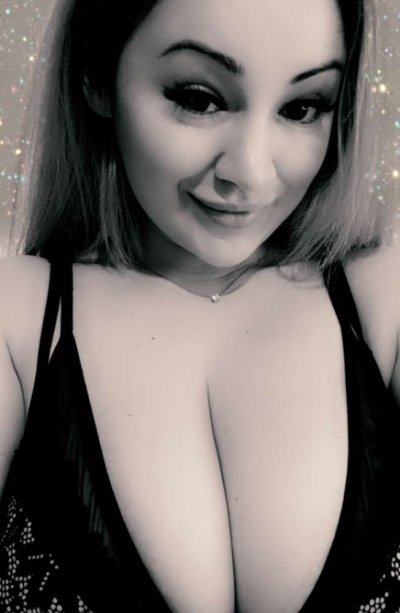 Your_DreamGirl_ naked stripping on cam for live sex video chat