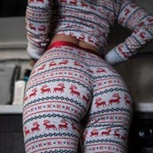 Adel_s naked before webcam in live porn chat