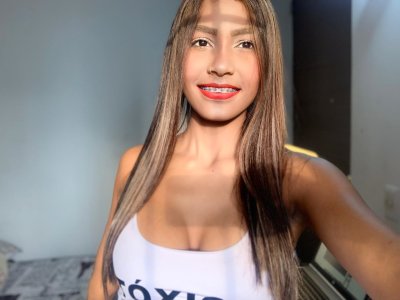 agatha_steel naked stripping on cam for live sex video chat