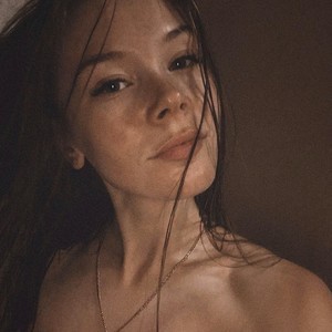 AhsaAkira naked before webcam in live porn chat