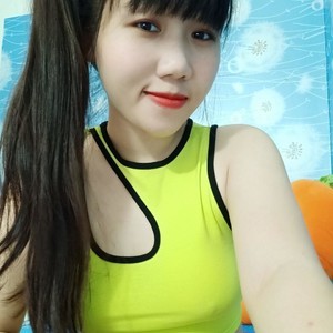 Ainacute naked before webcam in live porn chat