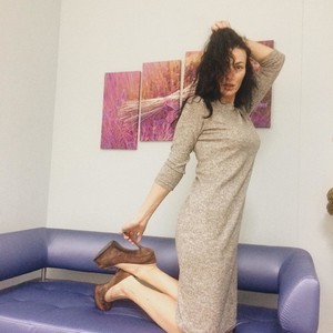 AishaVivaV naked before webcam in live porn chat