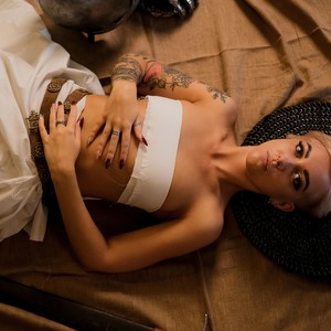 AkioTy naked before webcam in live porn chat