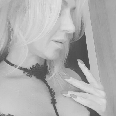 Alessandra92 naked stripping on cam for live sex video chat