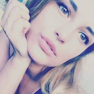 Alexa_Fleur naked before webcam in live porn chat