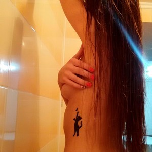 AlexyaRich naked before webcam in live porn chat